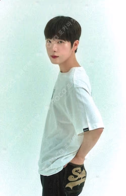 EI8ER LIMITED meets: [OMEGA X] RANDOM TRADING CARD KEVIN photocard image