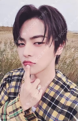 EUPHORIA STAR ROAD ver. MAKESTAR LUCKY DRAW LEO photocard image