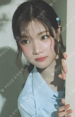 2026 Hearts2Hearts SEASON'S GREETINGS VIDEO EDITION SM STORE JUUN photocard image