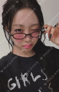 2025 COSMIC CRISPY TOUR IN SEOUL Random Photocard Pack Yves photocard image