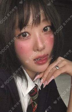 2025 COSMIC CRISPY TOUR IN SEOUL Random Photocard Pack Yves photocard image