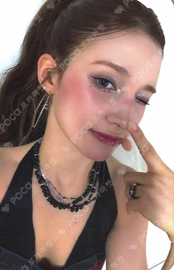 BUBBLE GUM WHOSFAN HUENING BAHIYYIH photocard image