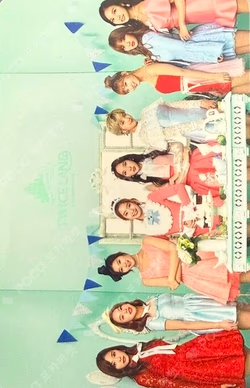 1st TOUR 'TWICELAND : The Opening' Photocard Set Unit photocard image