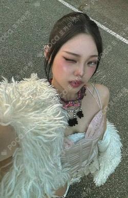 CLASS:y A new chapter of the party - messier, classier Goods package Park Boeun photocard image