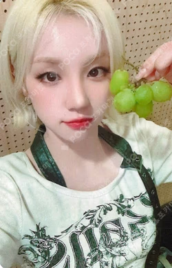 We are NY MUSIC LUCKY DRAW YUQI photocard image