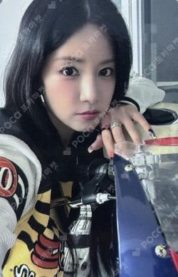 RE : LOVE BROADCAST ChoRong photocard image