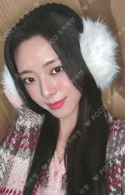 ITZY YUNA photocard image