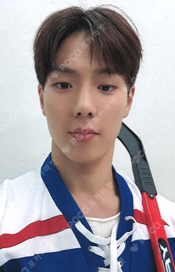 THE X MAKESTAR SHOWNU photocard image