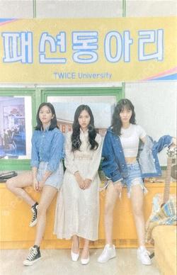 TWICE UNIV. FASHION CLUB Trading Card