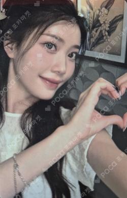 2026 SEASON'S GREETINGS [BETWEEN FRIENDS&FOREVER] XIAOTING photocard image