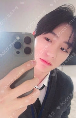 Unexpected YIZHIYU HYUNJAE photocard image