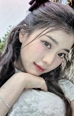 2026 SEASON'S GREETINGS [BETWEEN FRIENDS&FOREVER] XIAOTING photocard image