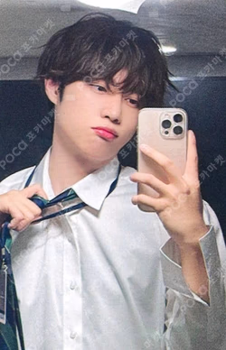 Unexpected YIZHIYU SUNWOO photocard image