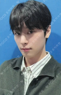 Unexpected YIZHIYU JUYEON photocard image