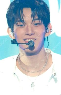 2026 SEASON'S GREETINGS [HELLO CLASSMATE] HIGHER STEVEN photocard image