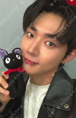 As I am APPLEMUSIC HYEONGSEOP photocard image