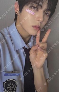 BOYS II PLANETArchive Exhibition ‘AFTER, JOURNEY’ HOLDER &  PHOTOCARD SET LEEJEONG photocard image