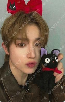 As I am APPLEMUSIC HYUK photocard image