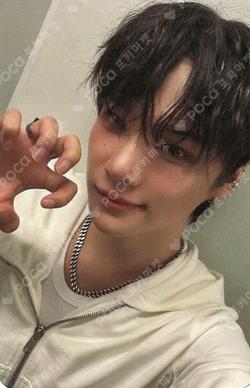 LOUD & PROUD APPLEMUSIC SIYUN photocard image