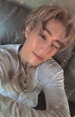 Silhouette Smoke Deluxe Ver. Mark photocard image