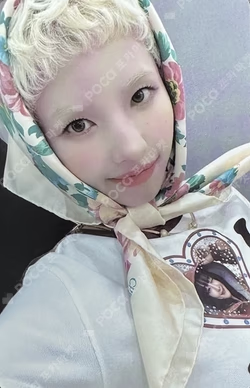 We are IDOUSTAGE LUCKY DRAW SOYEON photocard image