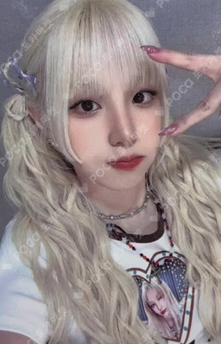 We are IDOUSTAGE LUCKY DRAW YUQI photocard image