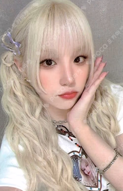 We are IDOUSTAGE LUCKY DRAW YUQI photocard image