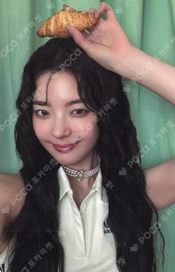 GOLD POP-UP STORE PHONETAB LIA photocard image