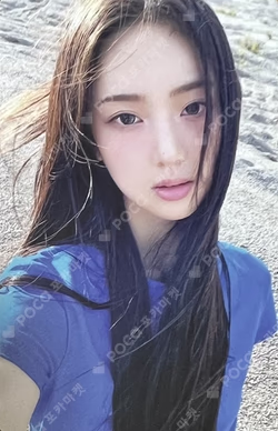 Delulu Pack Crystal Ball. Version LEESOL photocard image