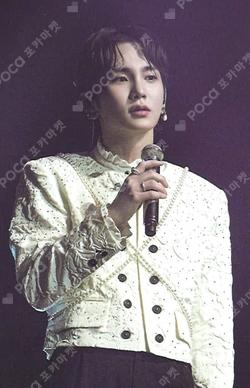 SHINee WORLD VI [PERFECT ILLUMINATION : SHINee'S BACK] DVD/BD PRE-ORDER EVENT Key photocard image