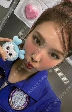 2025 TWICE FANMEETING [10VE UNIVERSE] LOVELY PHOTOCARD SLEEVE NAYEON photocard image