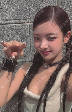 TUNNEL VISION POCAALBUM Ver. A LIA photocard image