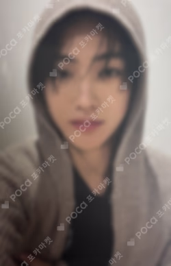 COLOR OUTSIDE THE LINES YIZHIYU LUCKY DRAW SEONG HYEON photocard image