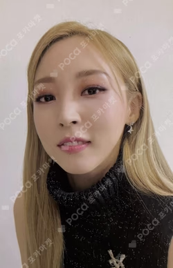 6equence Moon Byul photocard image