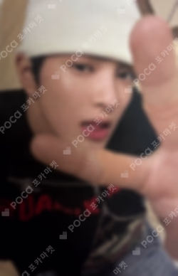 COLOR OUTSIDE THE LINES YIZHIYU LUCKY DRAW KEONHO photocard image