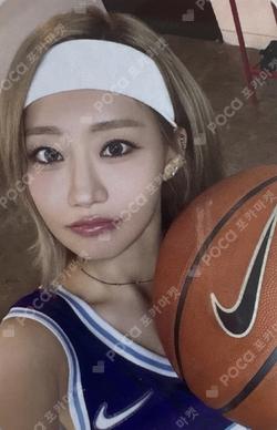 2026 SEASON'S GREETINGS [Game On!] JULIE photocard image