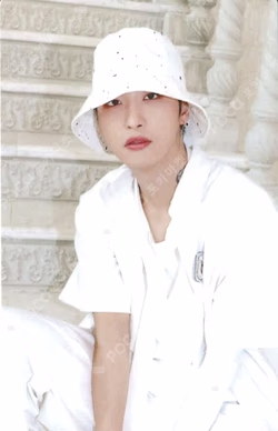 THE WORLD EP.2 : OUTLAW TOWER RECORDS LUCKY DRAW SEONGHWA photocard image