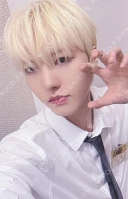 HOUSE OF TRICKY : WRECKING THE HOUSE JUMP UP JUNGHOON photocard image