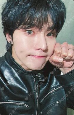 WE : Dream Chaser DEAR MY MUSE YONGHOON photocard image