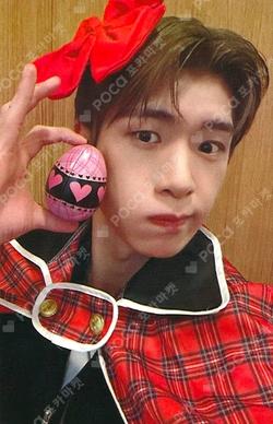 UNBROKEN JUMP UP WYATT photocard image