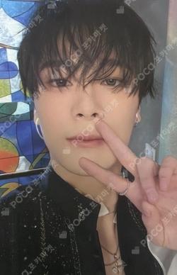 REFUGE The West Ver. MOONBIN photocard image