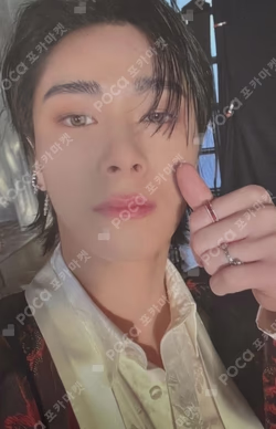 REFUGE The East Ver. MOONBIN photocard image