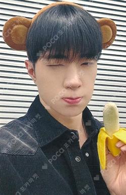 UNBROKEN JUMP UP WYATT photocard image