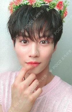 LUN8 be my vaLUNtine POP-UP STORE in TAICHUNG PHOTOCARD HOLDER DECO KIT Ian photocard image