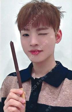 UNBROKEN JUMP UP HYOJIN photocard image