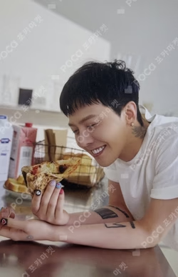 2026 G-DRAGON ‘FAM’ MEETING [FAM+ILY : FAMILY : FAM I LOVE YOU] PHOTOCARD PACK