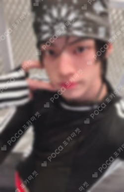 play hard YIZHIYU DOHOON photocard image