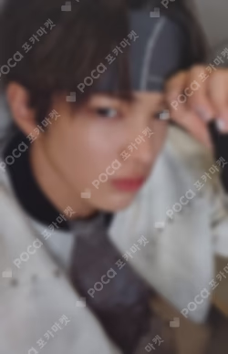 COLOR OUTSIDE THE LINES WEVERSE KEONHO photocard image