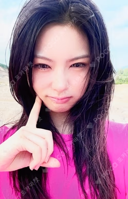 Delulu Pack Crystal Ball. Version KYA photocard image