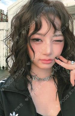 FIFTY FIFTY : Welcome to Tweny Party RANDOM TRADING CARD HANA photocard image